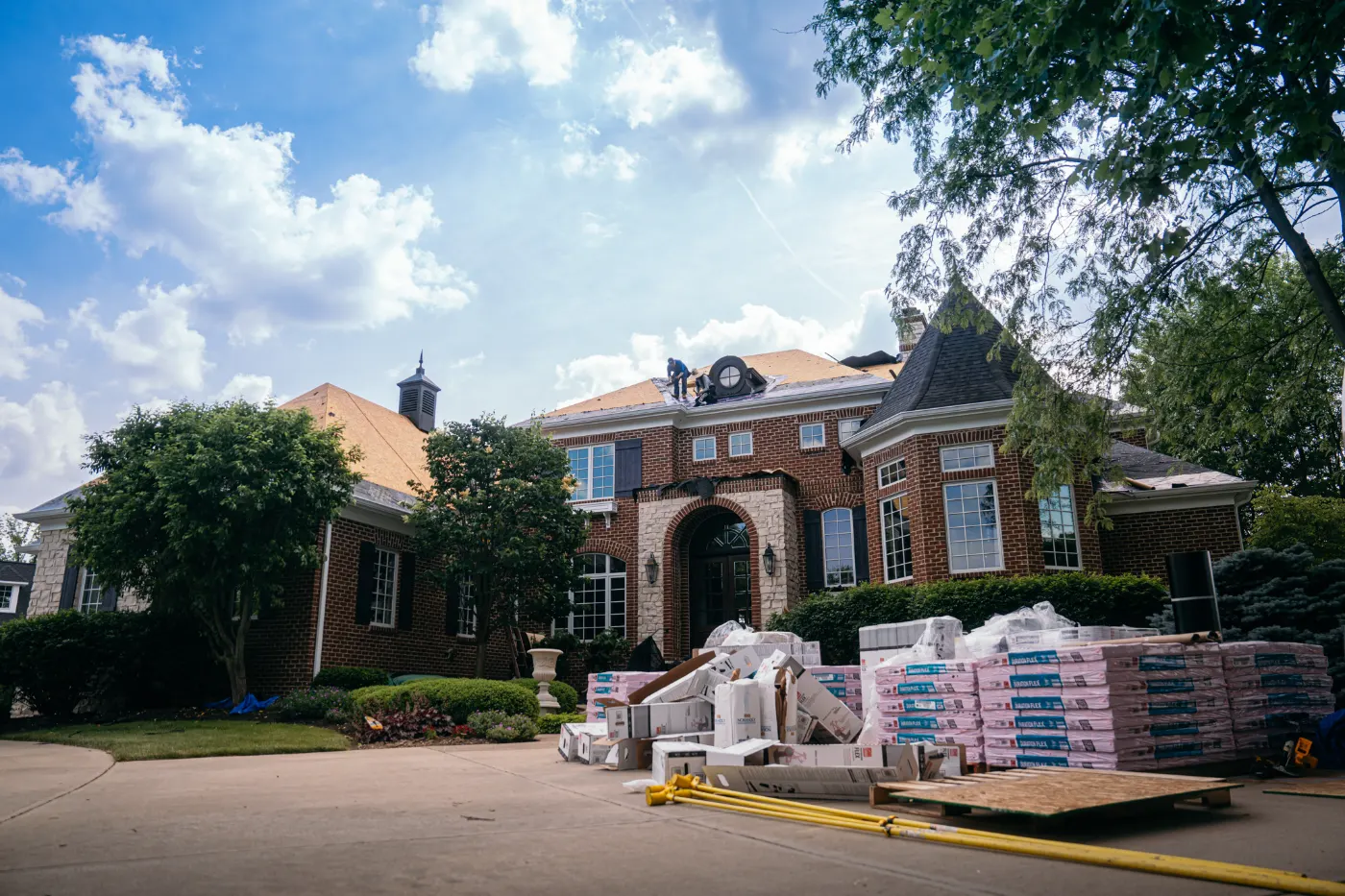 Manufacturer-certified roof installation in Kennard